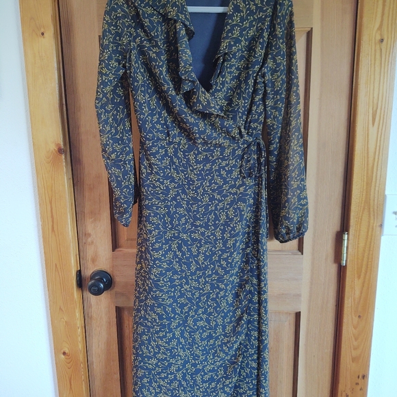 Piper and Scoot wrap dress - Picture 2 of 5